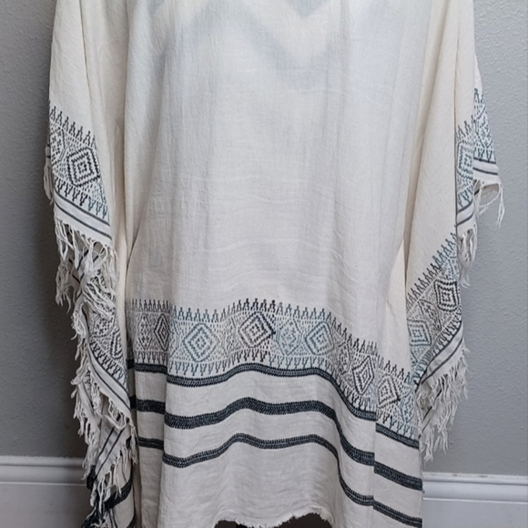 Anthropologie Farm Rio White Geometric Embroidered Aztec Tassel Cotton Poncho - Picture 9 of 16